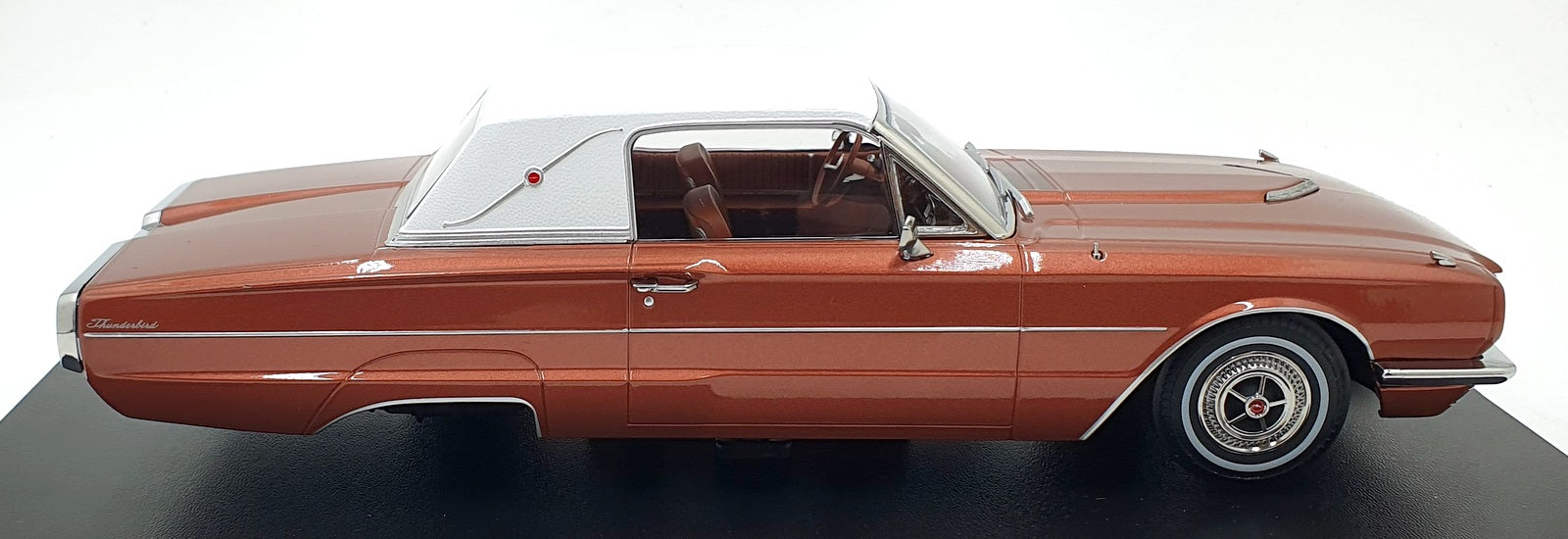 KK Scale 1/18 Scale KKDC181384 1966 Ford Thunderbird Landau Coupe Metallic Brown