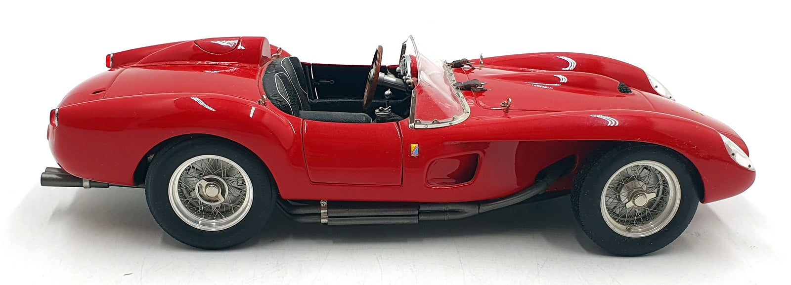 CMC 1/18 Scale Diecast M-071 - 1958 Ferrari Testa Rossa Pontoon Fender - Red