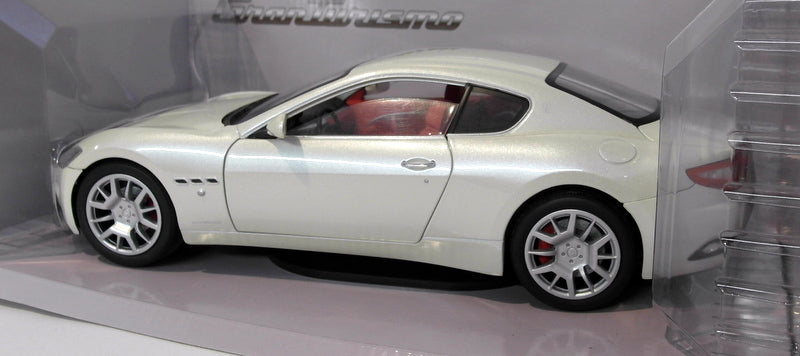 Mondo 1/18 Scale Diecast - 500413 Maserati Gran Turismo - White