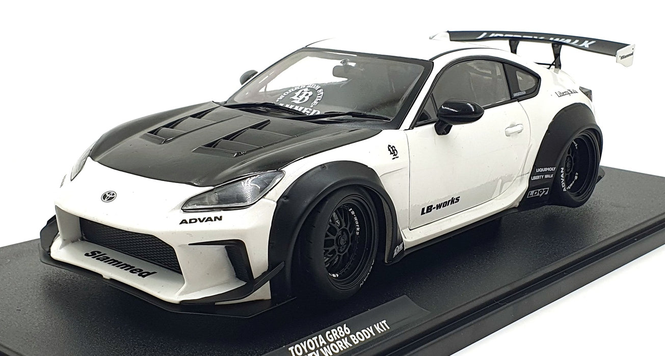 Solido 1/18 Scale Diecast S1813602 - 2024 Toyota GR86 w/LBW Kit - Pearl White