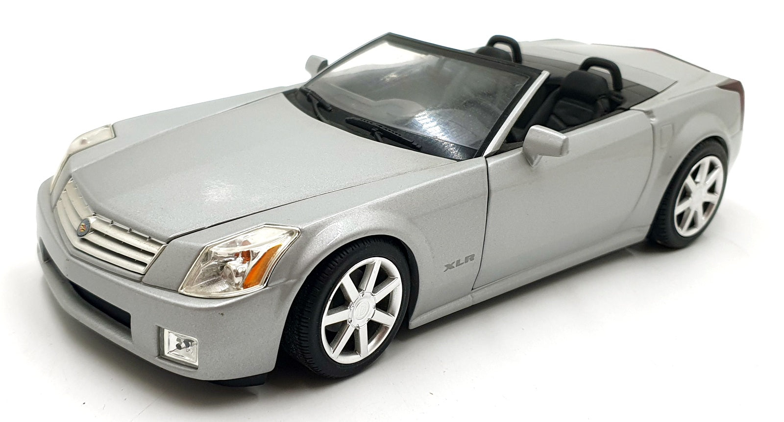 Hot Wheels 1/18 Scale Diecast 16126T - Cadillac XLR Cabriolet - Silver