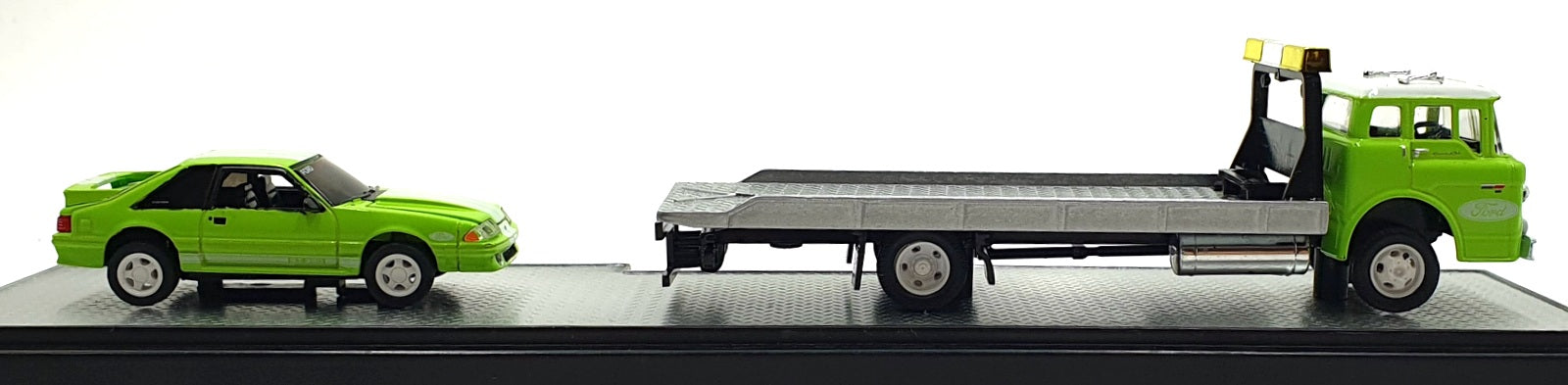 Castline M2 Machines 1/64 Scale R45 1990 Ford C-8000 & 1988 Mustang GT