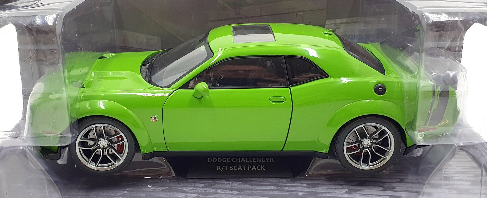 Solido 1/18 Scale Diecast S1805704 - 2020 Dodge Challenger Scat Pack - Green
