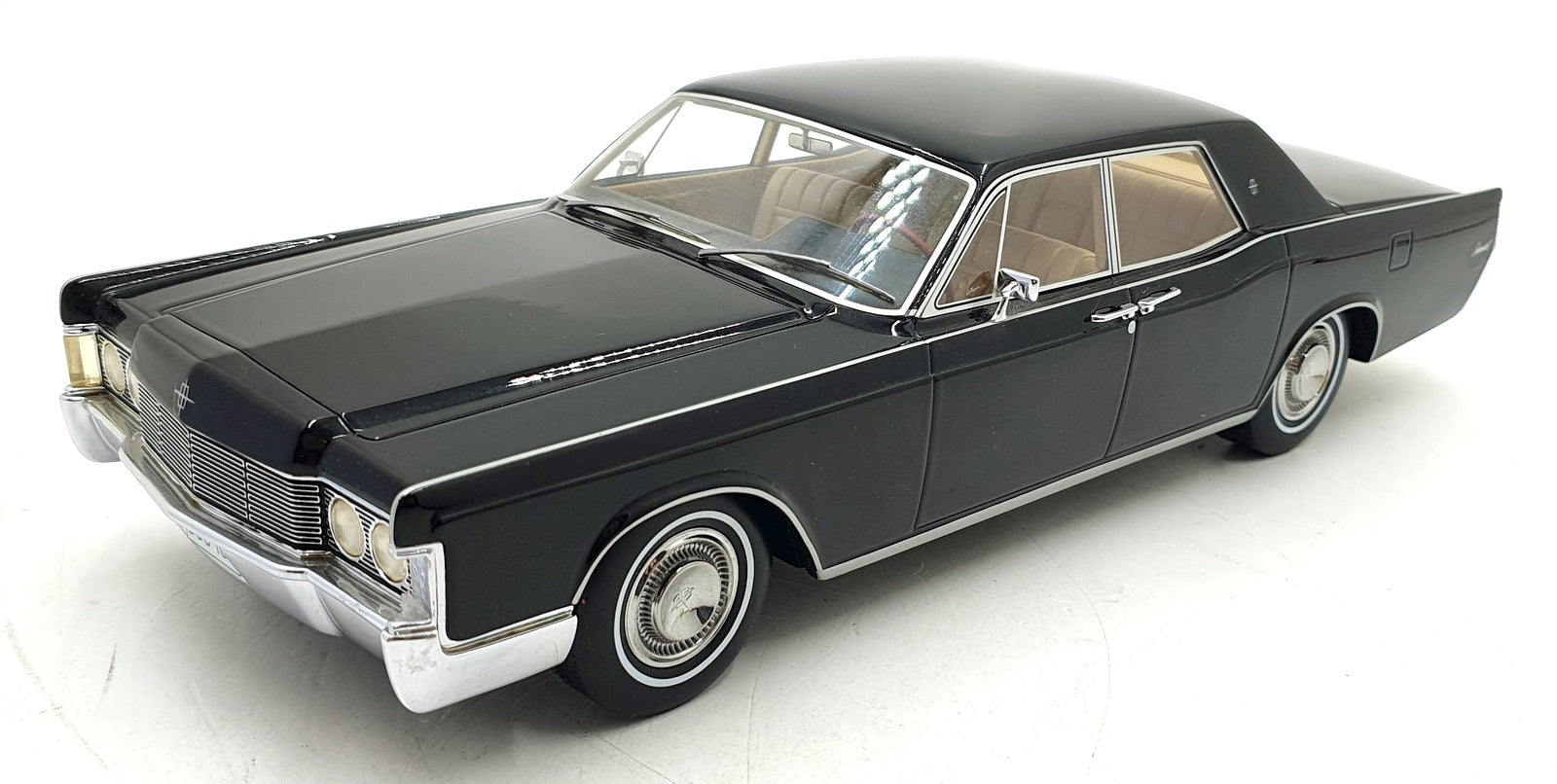 BOS Models 1/18 scale Resin BOS169 Lincoln Continental Limousine Black