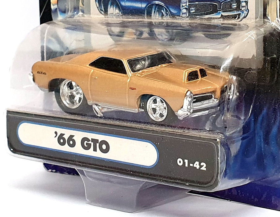 Muscle Machines 1/64 Scale 71151 01-42 - 1966 Pontiac GTO - Gold