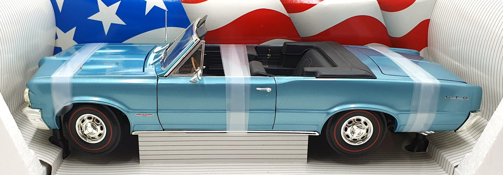 Ertl 1/12 Scale 7308 - 1964 Pontiac GTO Convertible - Metallic Lt Blue