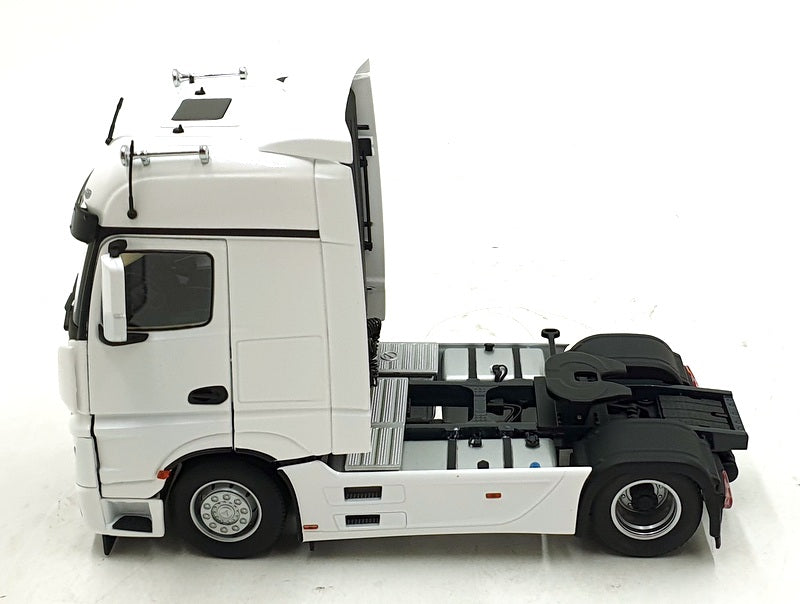 Marge Models 1/32 Scale 1909-01 - Mercedes Benz Actros Bigspace 4x2 Truck White