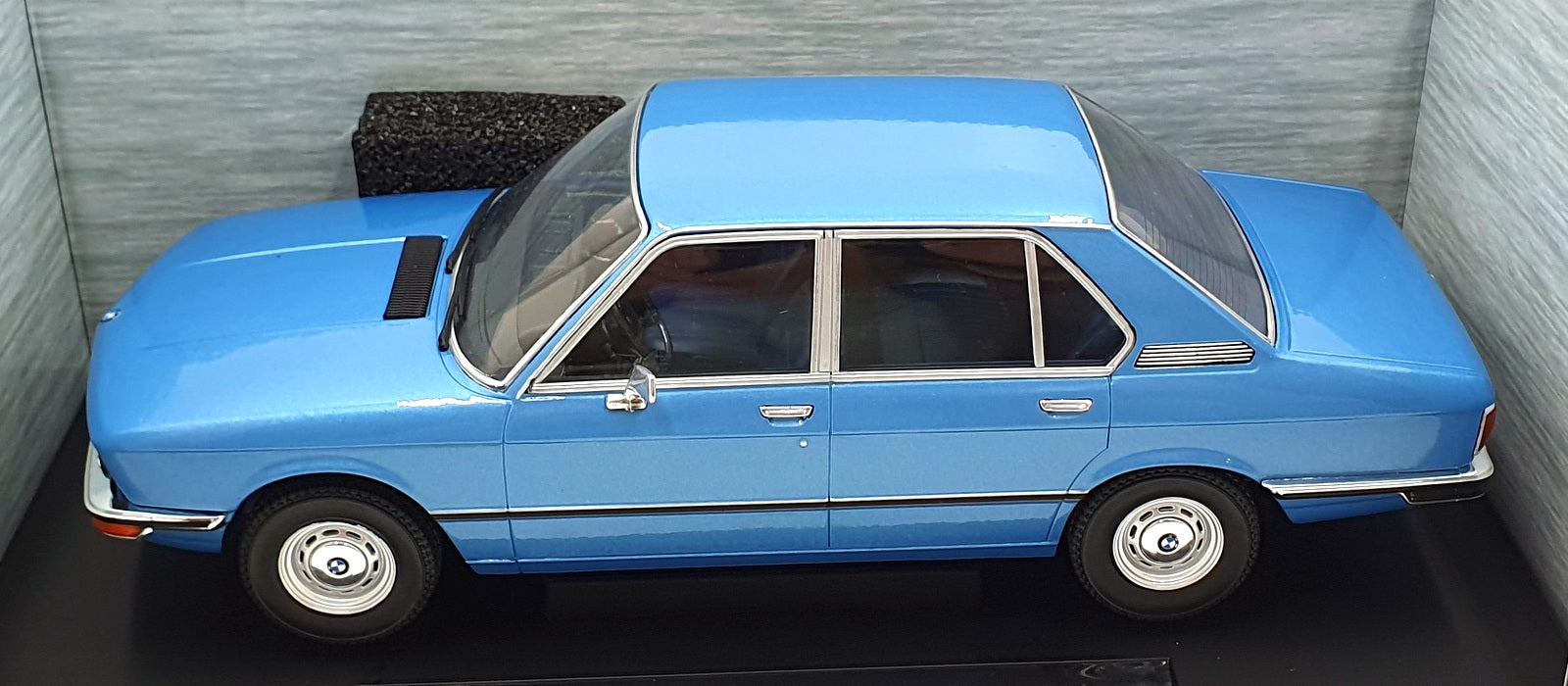 Model Car Group 1/18 Scale MCG18541 - 1974 BMW 5-Series (E12) - Met. Blue