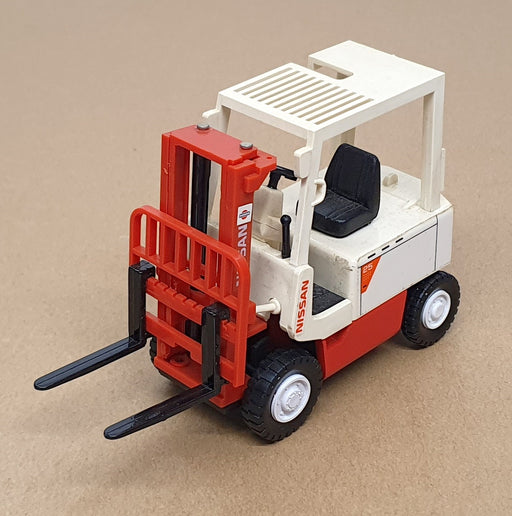 Diapet 1/24 Scale 011 - Nissan 25 BX Series Forklift Truck - White/Red