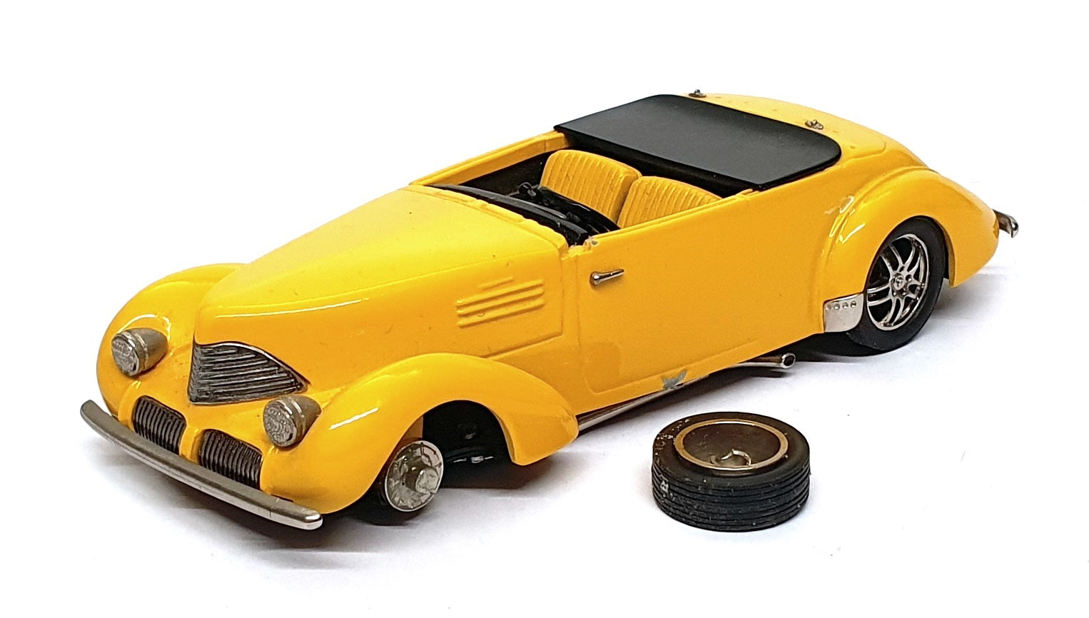 Brooklin 1/43 Scale ROD05 - 1940 Graham Hollywood Convertible - Yellow