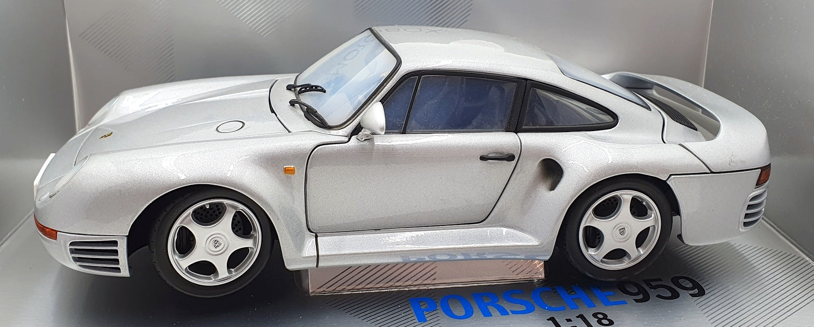 Revell Motorbox 1/18 Scale Diecast 28902 - Porsche 959 - Silver