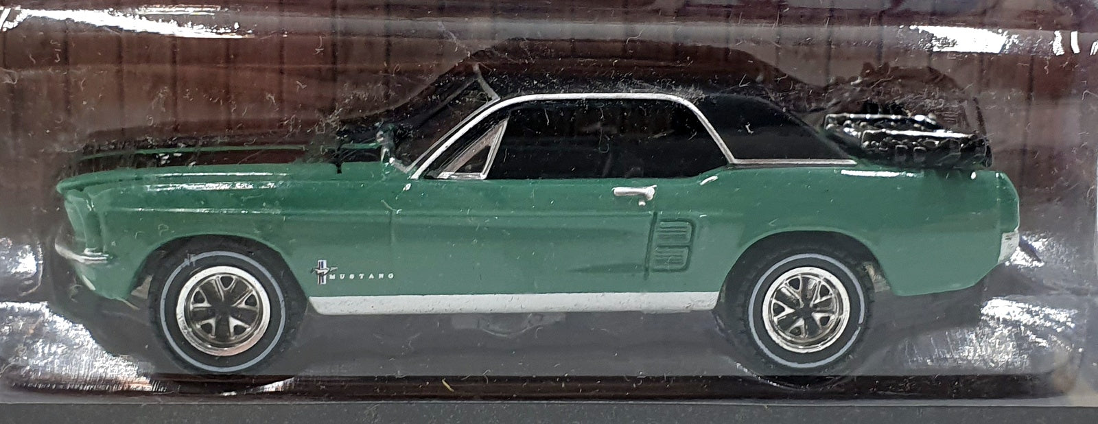 Greenlight 1/64 Scale 30113 - 1967 Ford Mustang Ski Country Special - Green