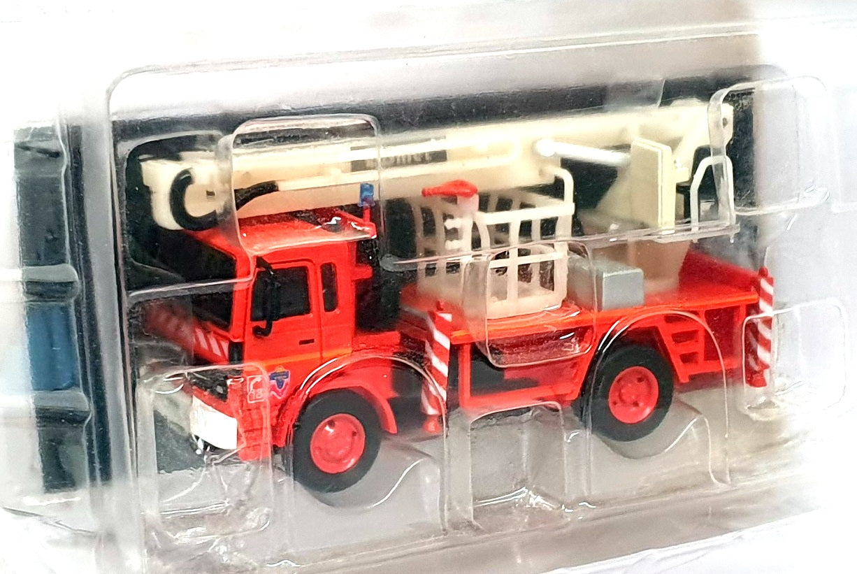 Del Prado 1/50 Scale FEN77 - 1995 CBEA 18m Renault Fire Engine - Red