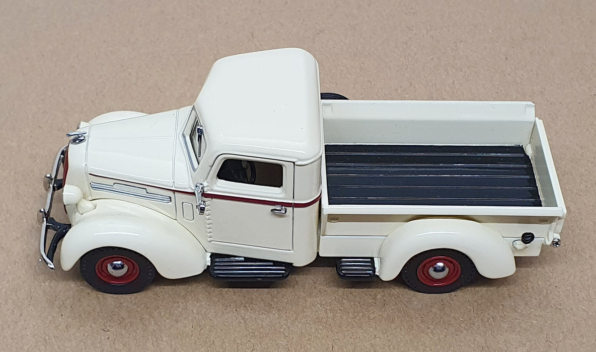 Matchbox 1/43 Scale YTC04-M - 1939 Reo Speedwagon Pickup Truck - Cream