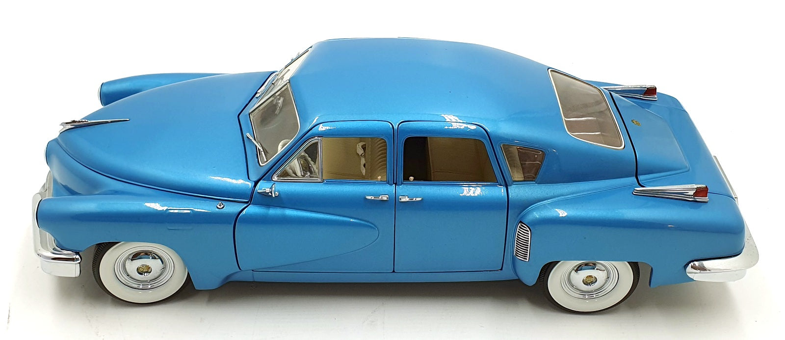 Kyosho 1/18 Scale Diecast 08201B - 1948 Tucker Torpedo - Blue