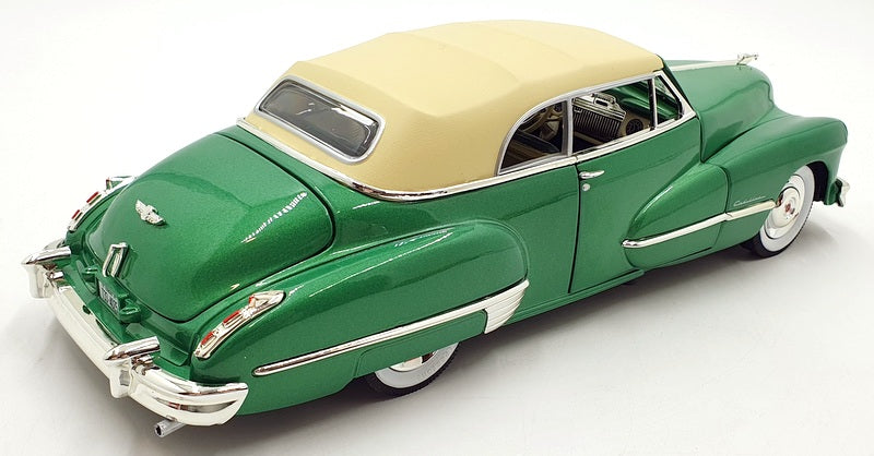 Auto World 1/18 Scale AW315/06 - 1947 Cadillac Series 62 Soft Top - Green