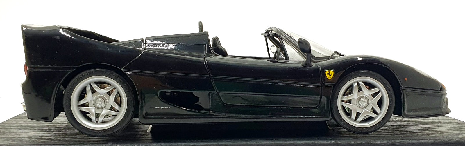 Maisto 1/18 Scale 31822 - 1995 Ferrari F50 - Black