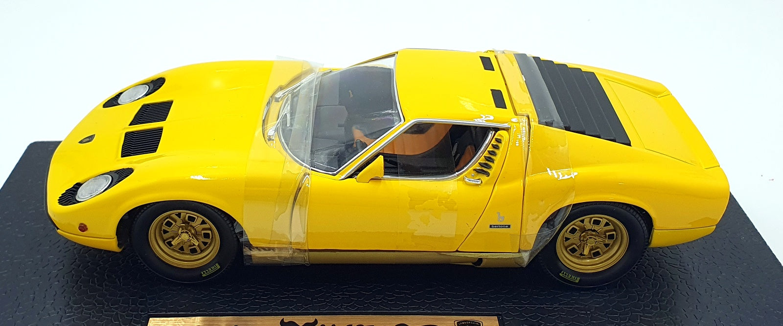Anson 1/18 Scale Diecast 30302 - Lamborghini Muira - Yellow