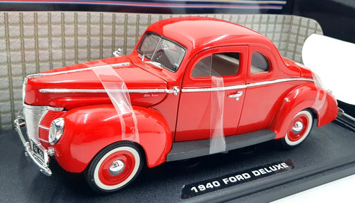 Motor Max 1/18 scale Diecast 73108 - 1940 Ford Deluxe - Red