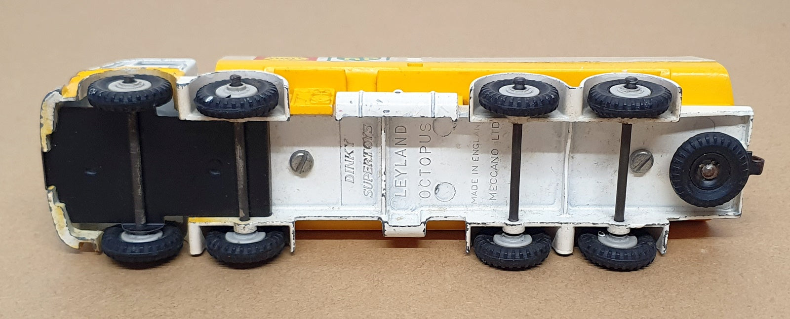 Dinky Supertoys Original 30526D - Leyland Octopus Truck Shell BP - White/Yellow