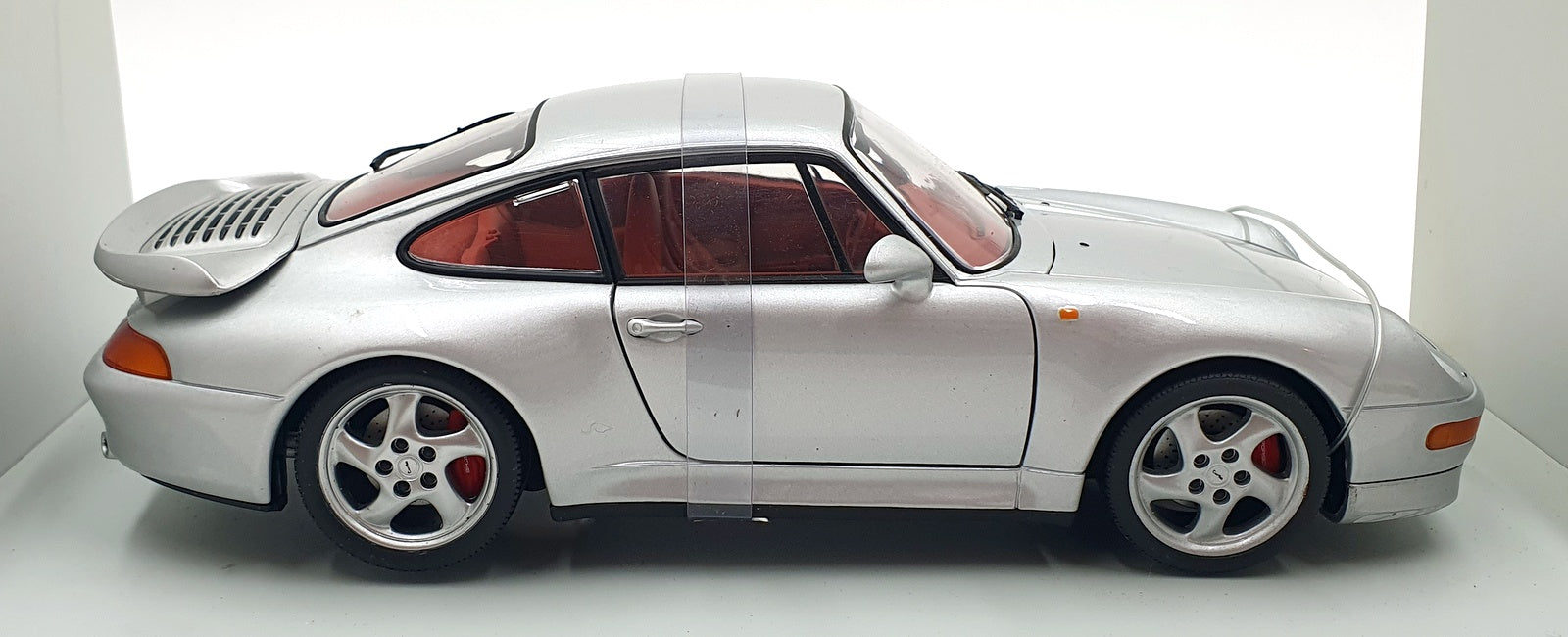 UT Models 1/18 Scale Diecast 27813 - Porsche 911 Turbo 993 - Silver