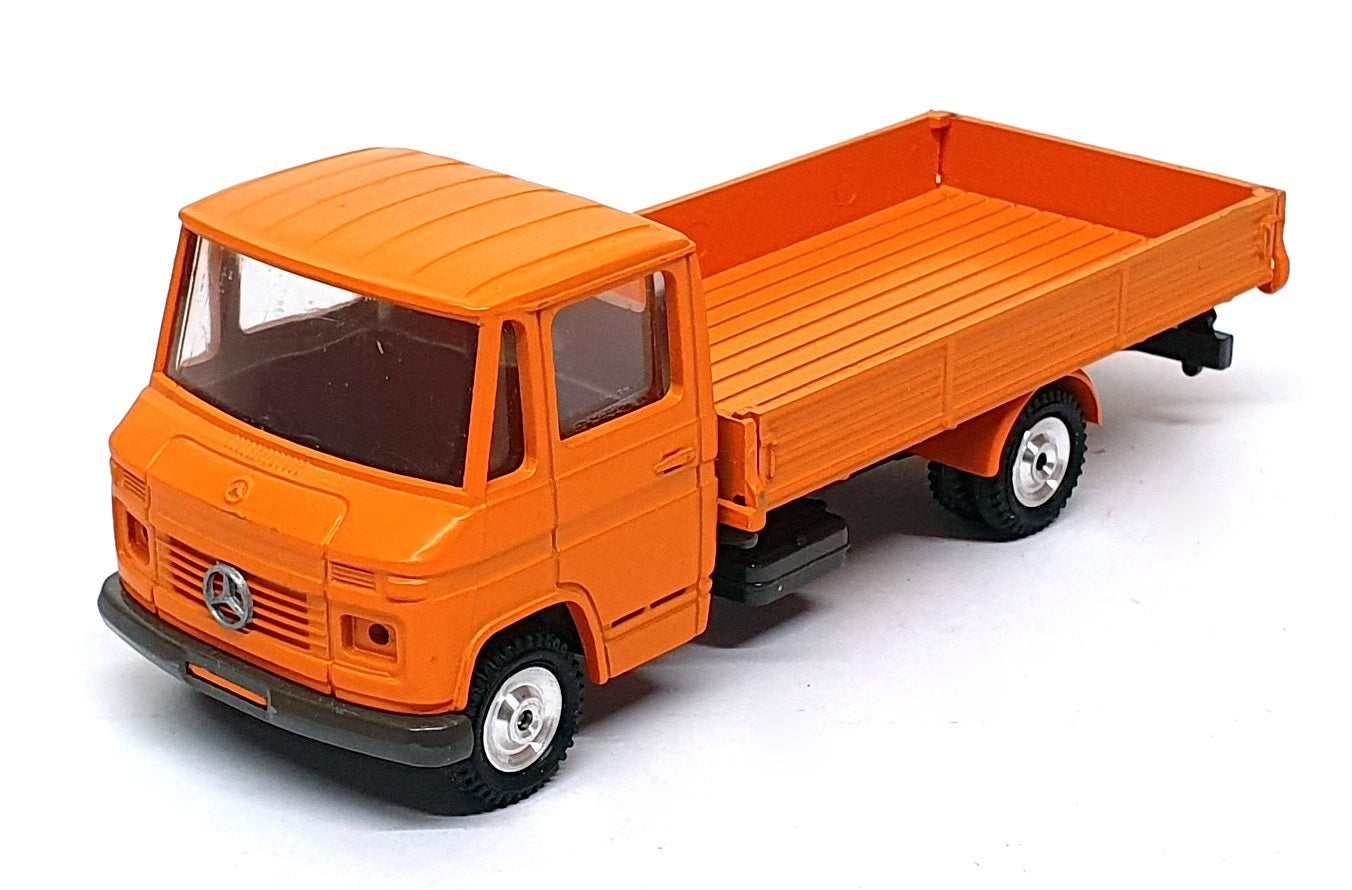 Cursor 12cm Long Diecast 1267 - Mercedes Benz L406D/608D Truck - Orange