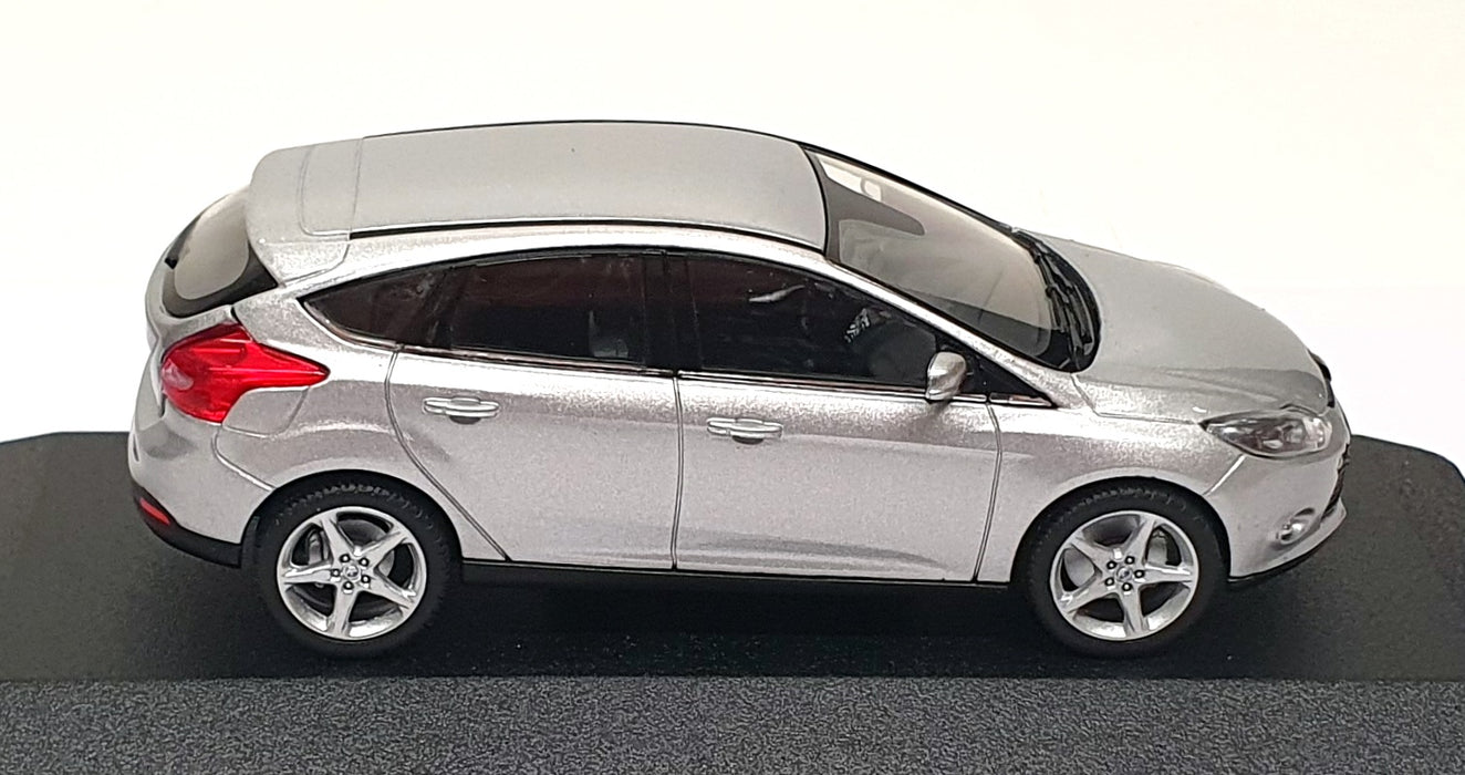 Minichamps 1/43 Scale 400 080300 - 2011 Ford Focus - Silver
