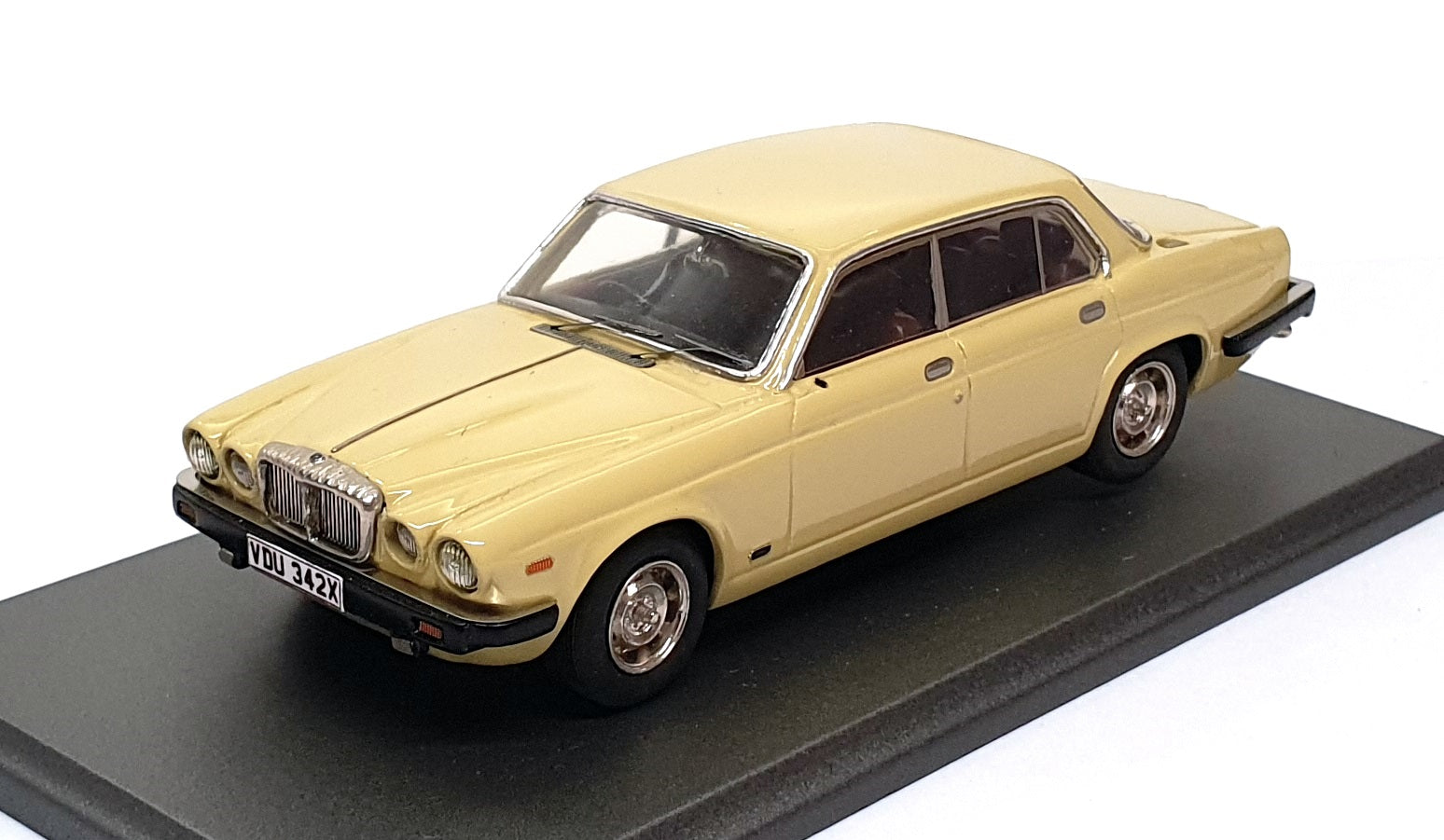 SMTS 1/43 Scale VDU 342X - 1981 Daimler Sovereign Arthur Daley Minder - P. Beige
