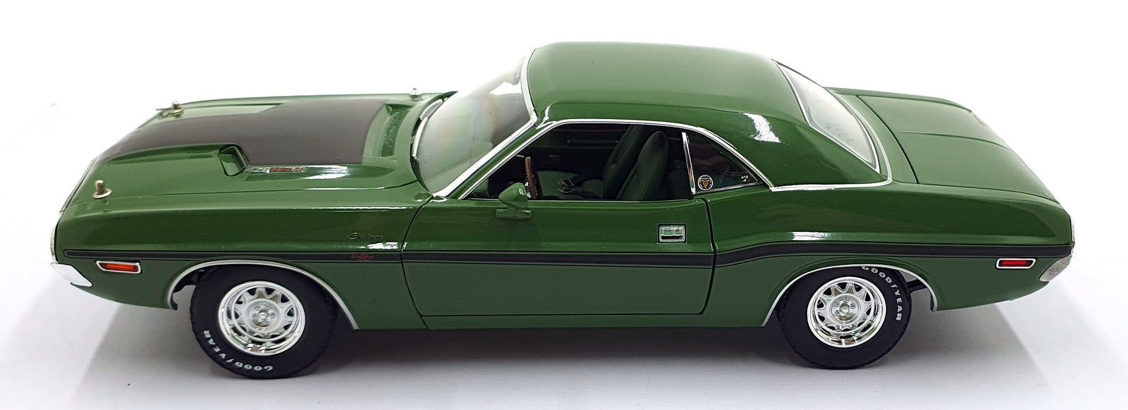 Greenlight 1/18 Scale Diecast 13700 - 1970 Dodge Challenger R/T Hemi - Mr Norm's