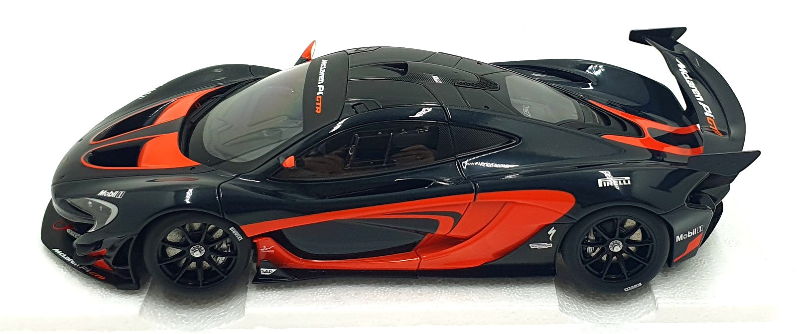 Autoart 1/18 Scale Diecast 81543 - McLaren P1 GTR Dark Hyper Silver/Red Accents