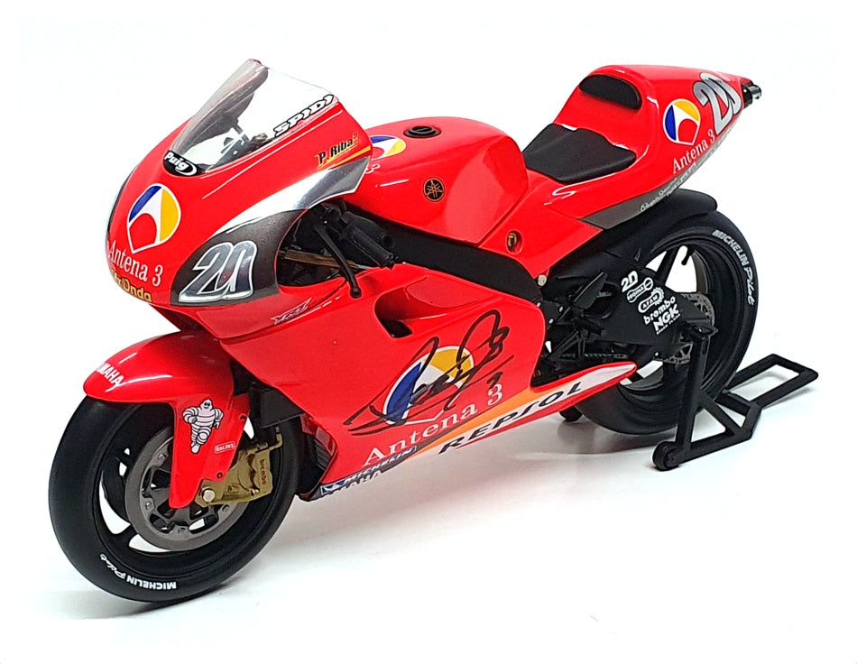 Minichamps 1/12 Scale 122 026320 - Yamaha YZR 500 Riba MotoGP 2002 - Signed