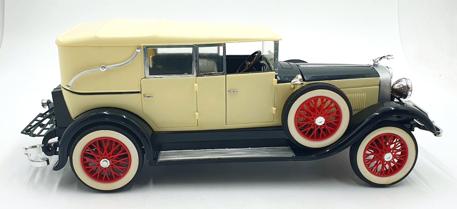 Entex 1/16 Scale Built Kit 11326A - 1928 Lincoln Dietrich - Cream/Black
