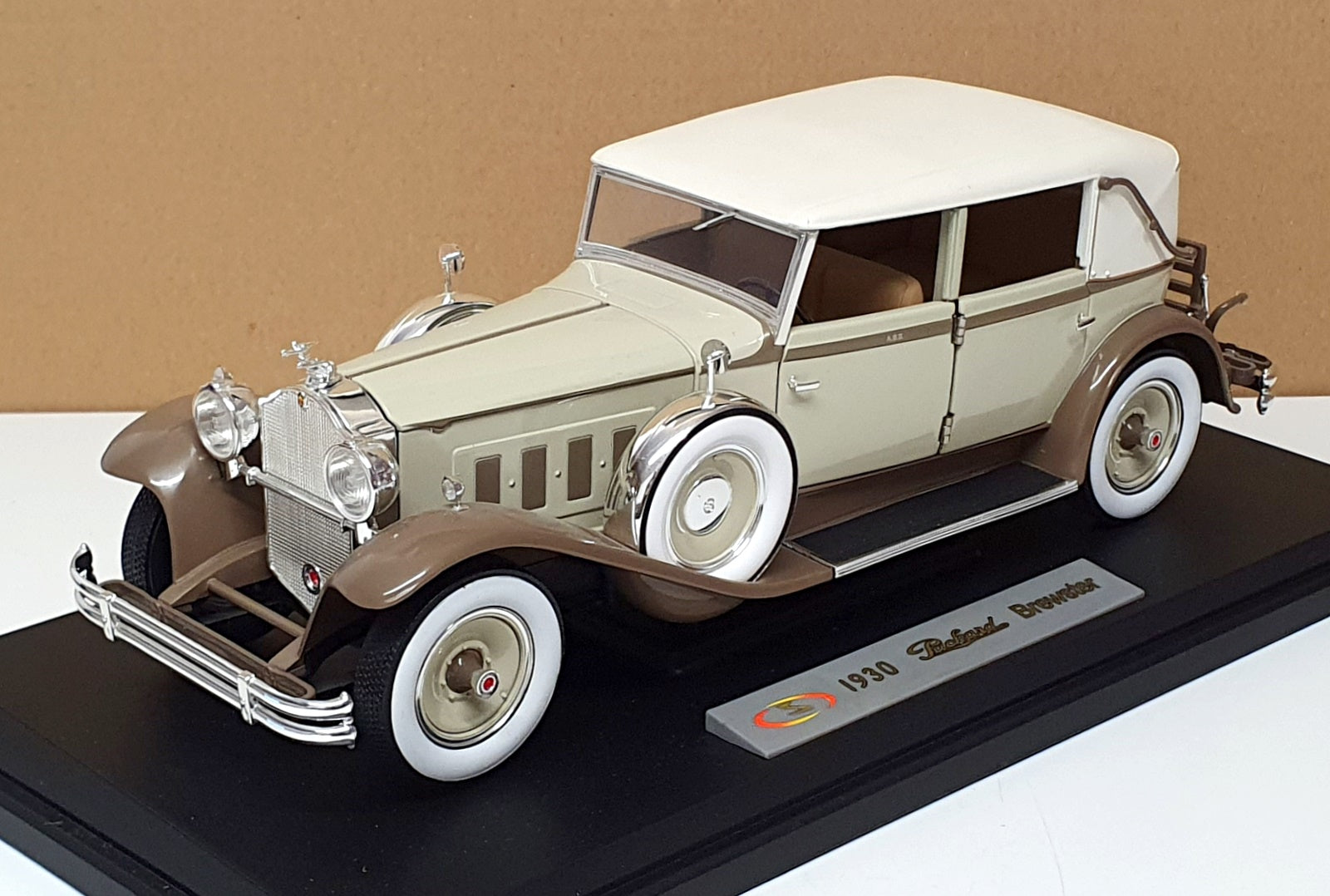 Signature Models 1/18 Scale 18103 - 1930 Packard Brewster - Greenish Grey/Brown