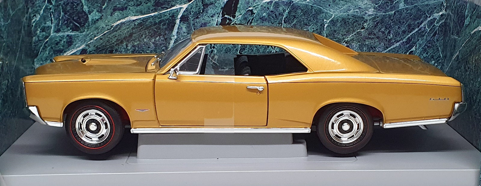 Ertl 1/18 Scale Diecast 7291 - 1966 Pontiac GTO - Gold