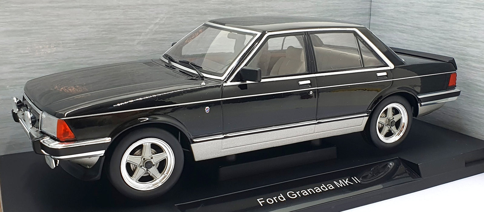 Model Car Group 1/18 Scale MCG18536 - Ford Granada MK II 2.8 Injection Met. Grey