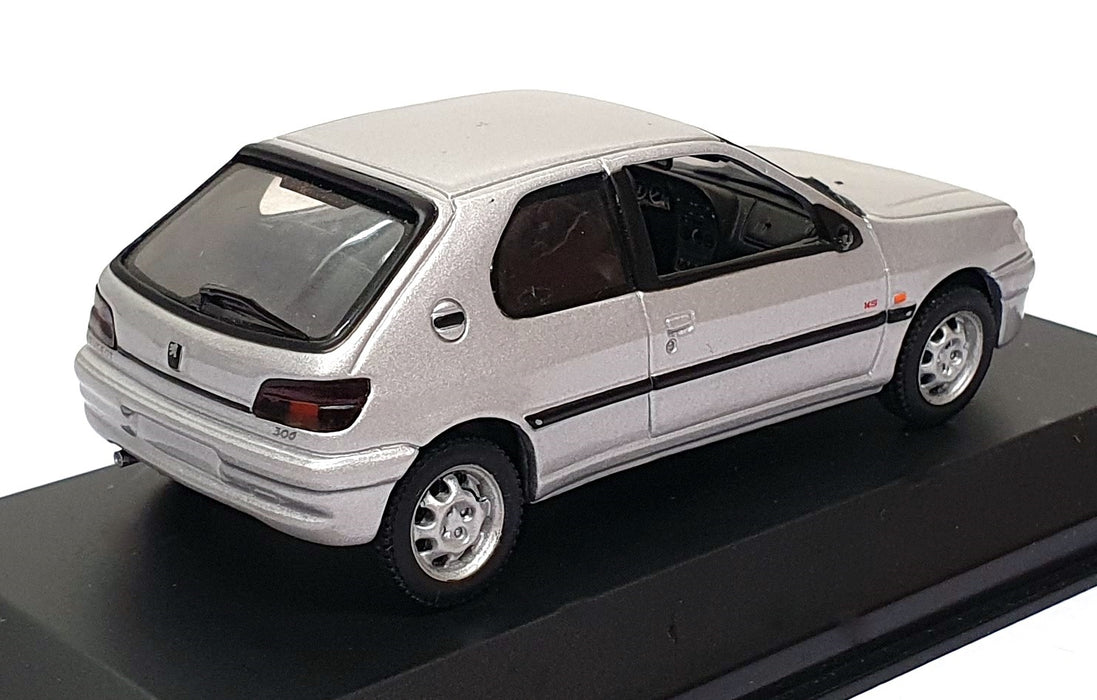 Minichamps 1/43 Scale 430 112800 - 1998 Peugeot 306 2-Door - Silver