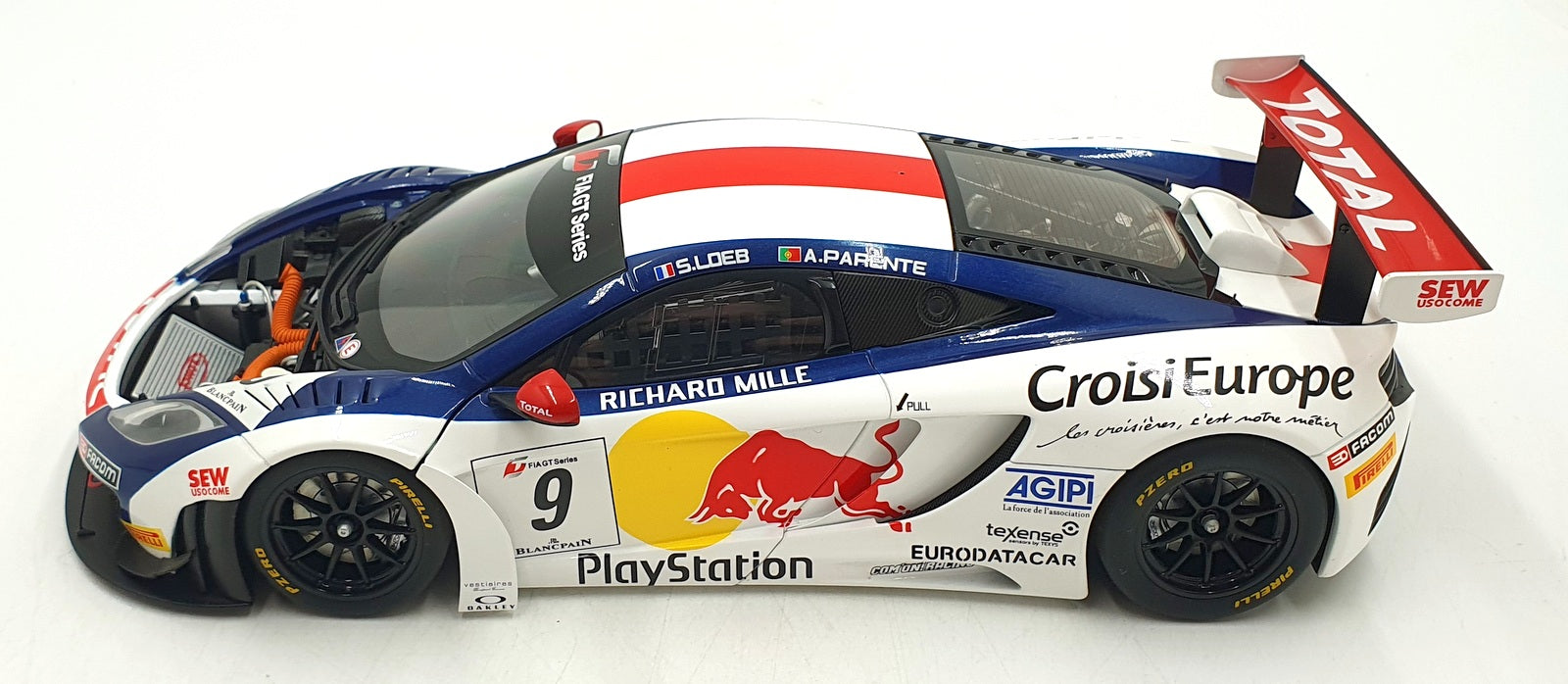 Autoart 1/18 Scale 81342 - McLaren 12C GT3 Red Bull #9 S.Loeb/Parente