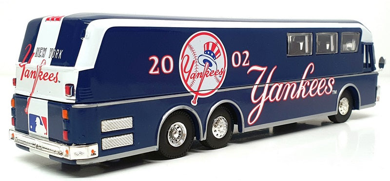Fleer 1/64 Scale 01231 - Motorcoach New York Yankees MLB 2002 - Blue/White