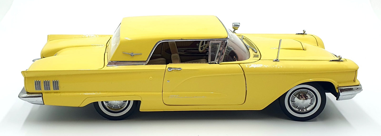 Sun Star 1/18 Scale Diecast 15126Q - 1960 Ford Thunderbird - Yellow