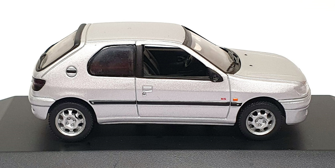 Minichamps 1/43 Scale 430 112800 - 1998 Peugeot 306 2-Door - Silver