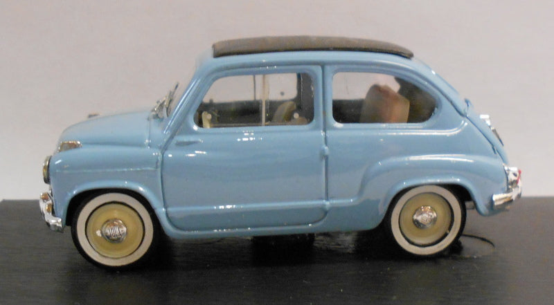 Brumm 1/43 Scale Metal Model - R249 FIAT 600 TRASFORMABILE 1956 CHIUSA