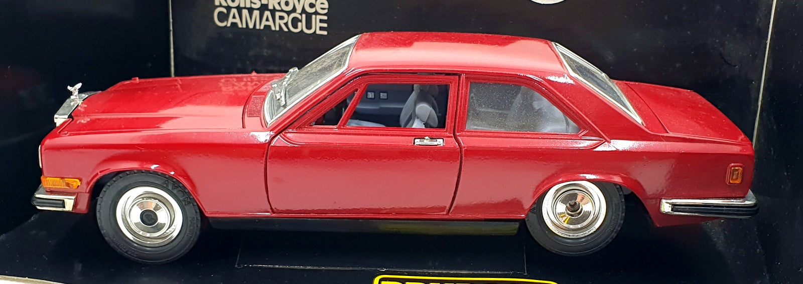 Burago 1/22 Scale Diecast 3001 - Rolls Royce Carmargue - Red