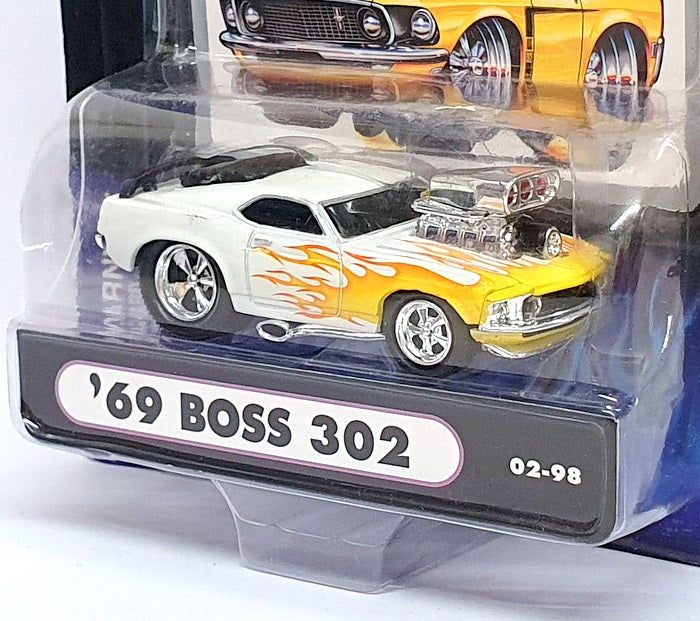 Muscle Machines 1/64 Scale 71161 02-98 - 1969 Ford Mustang Boss 302 White/Yellow