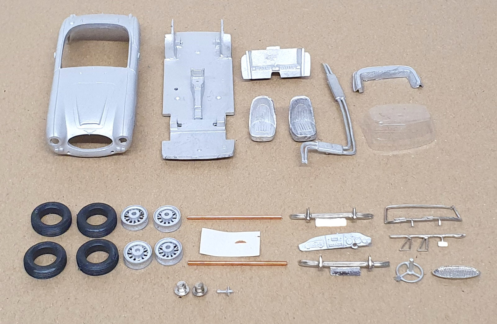 K&R Replicas 1/43 Scale Unbuilt Kit KRI - 1967 Austin Healey 3000 MK III