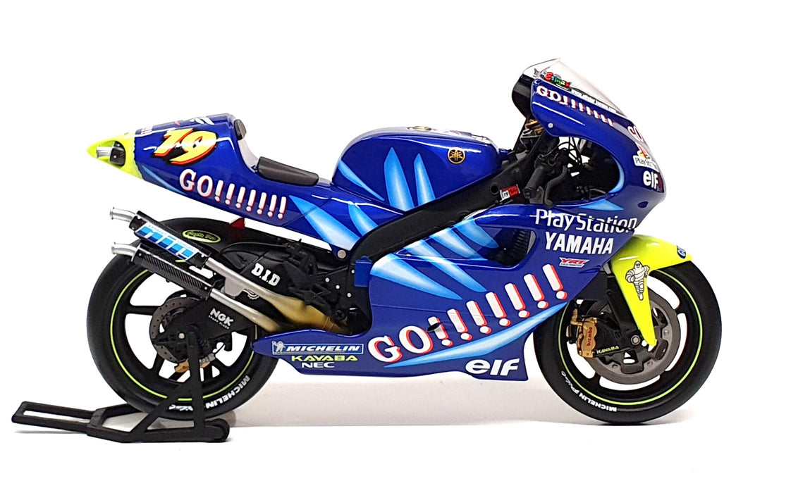 Minichamps 1/12 Scale 122 016319 - Yamaha YZR 500 #19 500cc GP 2001 O. Jacque