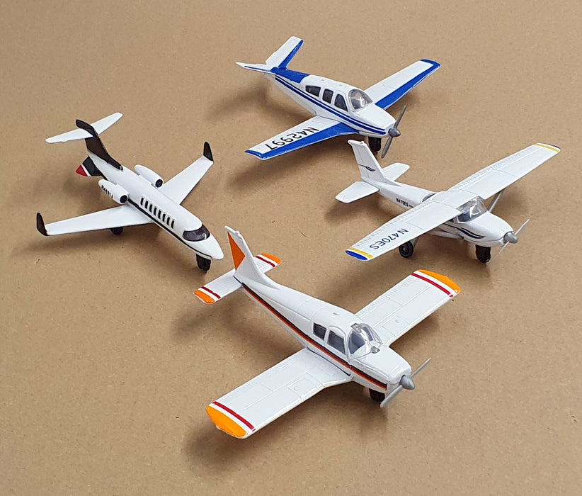 Daron Hot Wings Private Series 19202 - 4 Piece Aircraft Set - White