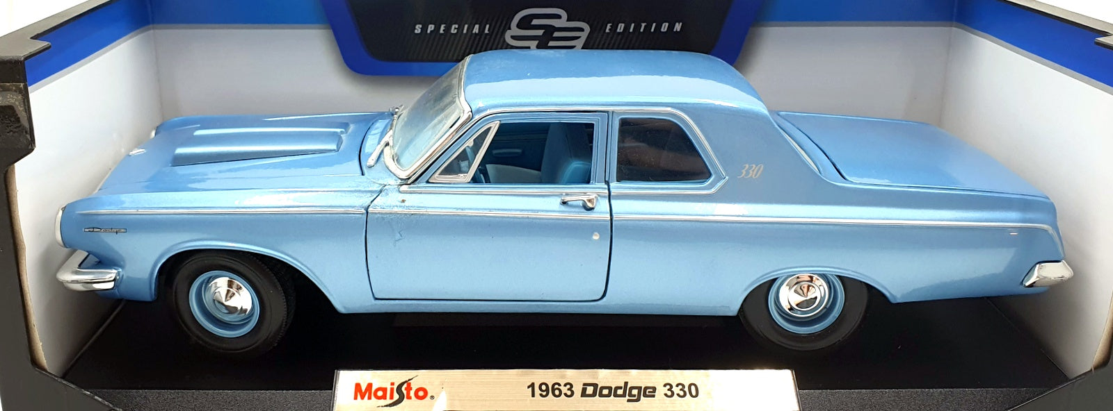 Maisto 1/18 Scale 46629 - 1963 Dodge 330 - Blue