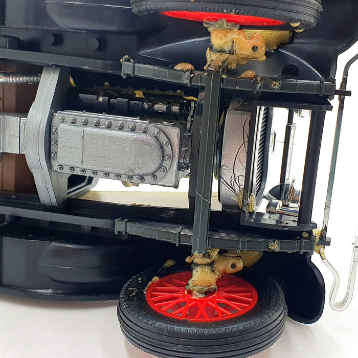Entex 1/16 Scale Built Kit 11326A - 1928 Lincoln Dietrich - Cream/Black