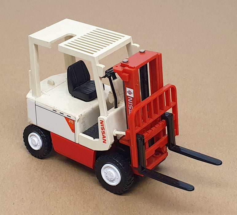 Diapet 1/24 Scale 011 - Nissan 25 BX Series Forklift Truck - White/Red