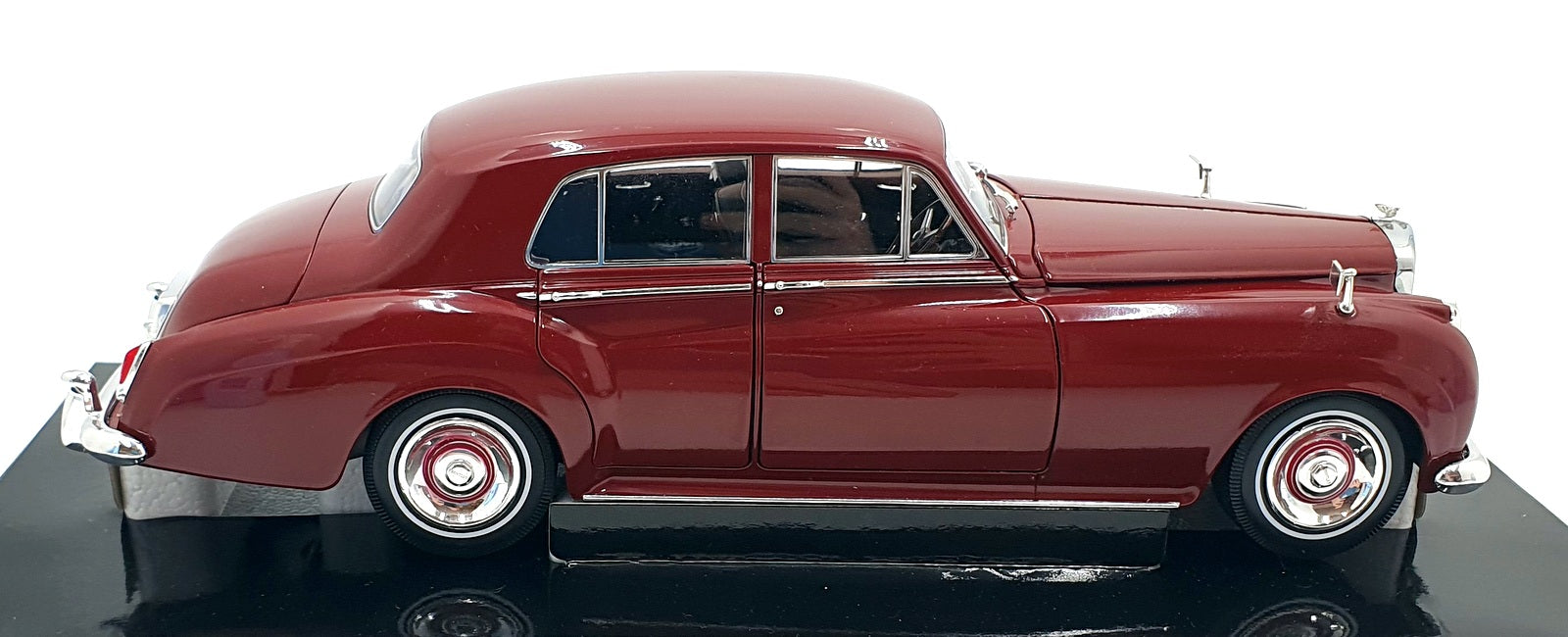 Minichamps 1/18 Diecast 100 139955 - Bentley S2 1960 - Red